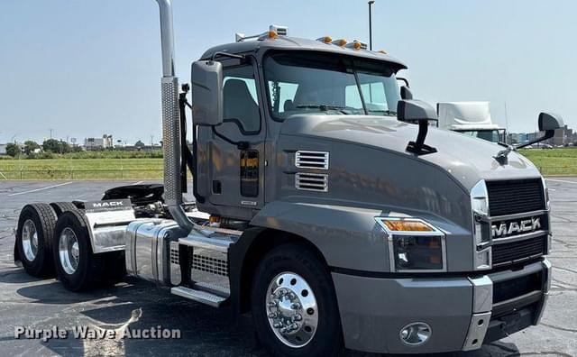 Image of Mack AN64T equipment image 2