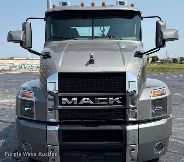 Image of Mack AN64T equipment image 1