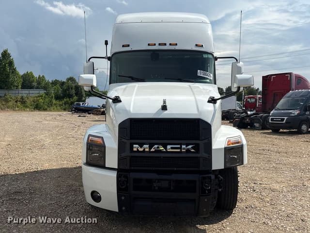 Image of Mack Anthem equipment image 1