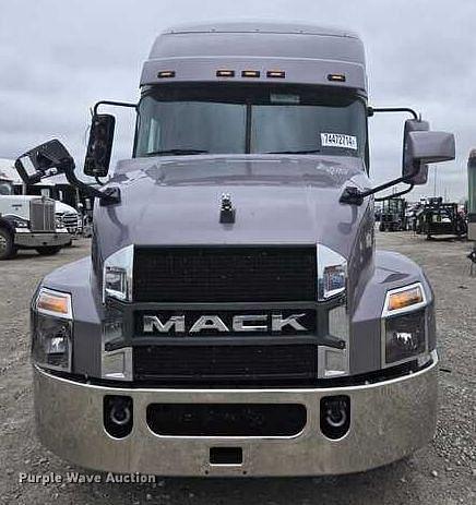 Image of Mack Anthem equipment image 1