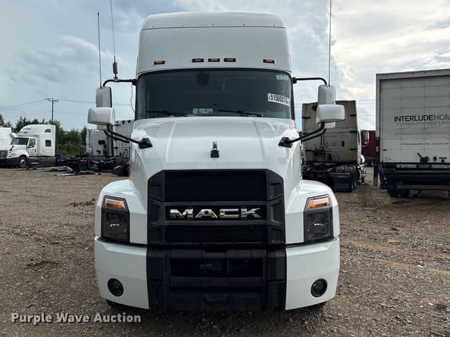 Image of Mack Anthem equipment image 1
