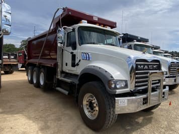 Main image Mack GR64F