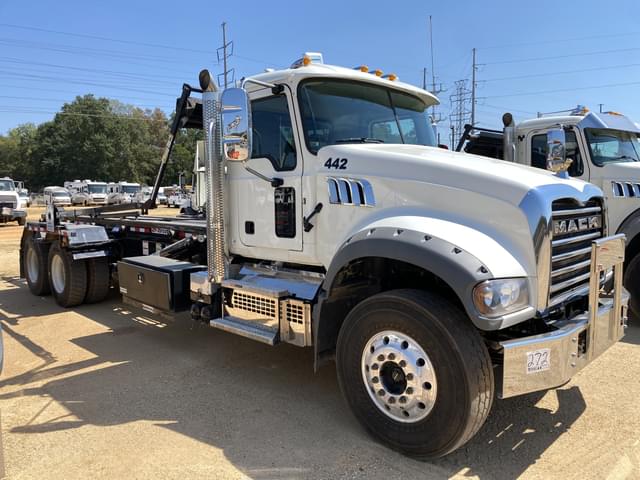 Image of Mack GR64F equipment image 3