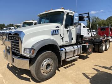 Main image Mack GR64F