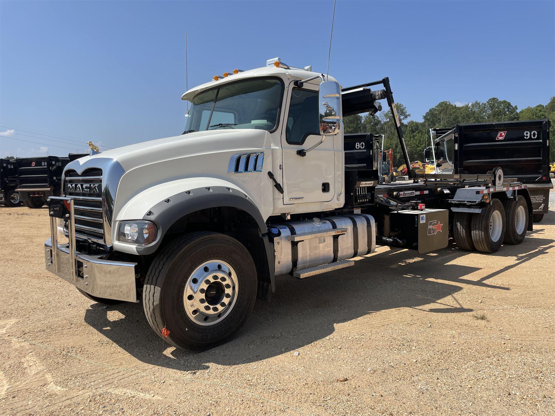 Main image Mack GR64F