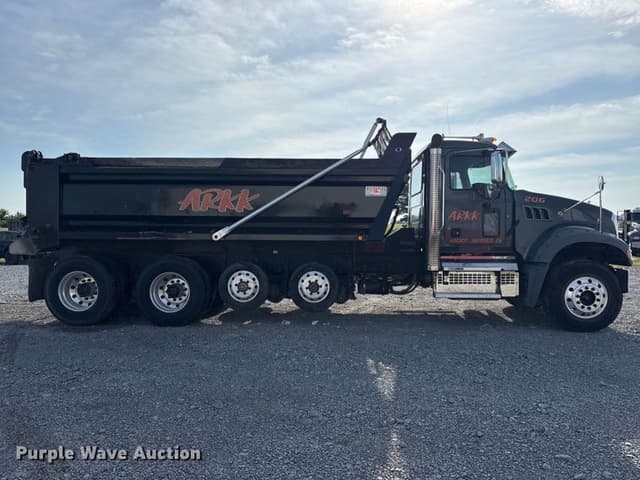Image of Mack GR64F equipment image 3