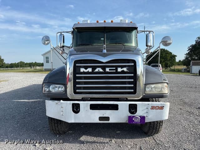 Image of Mack GR64F equipment image 1