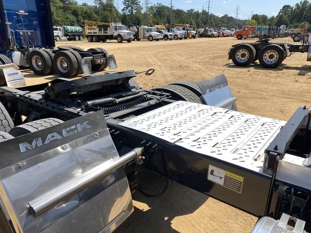 Image of Mack PI64T equipment image 4