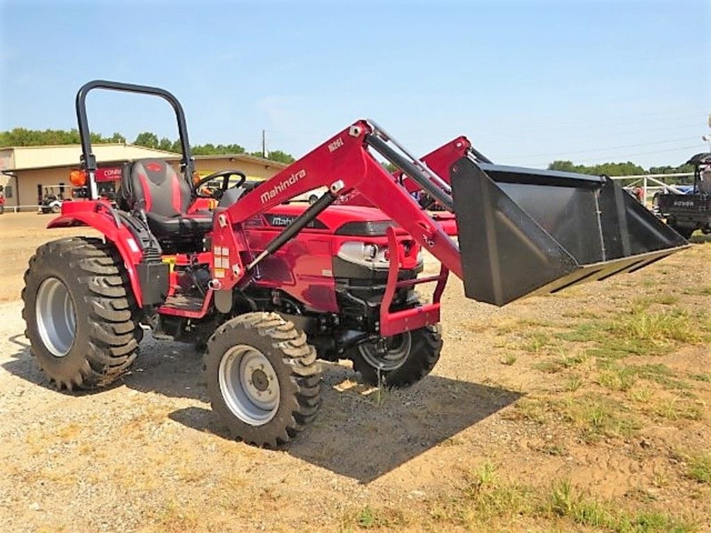 2023 Mahindra 1626 Equipment Image0