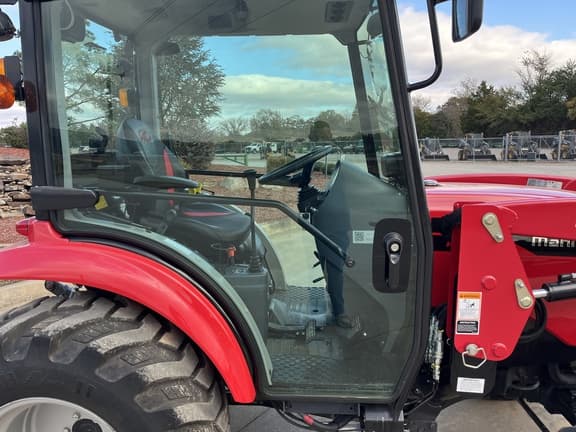 Image of Mahindra 1640 equipment image 4