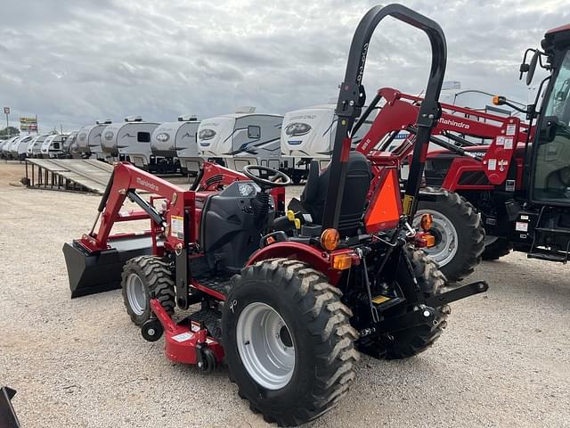 Image of Mahindra Max 26XLT equipment image 3