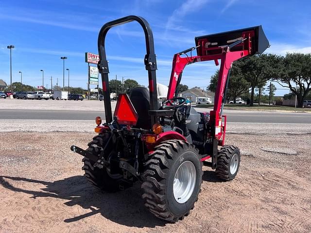 Image of Mahindra Max 26XLT equipment image 3