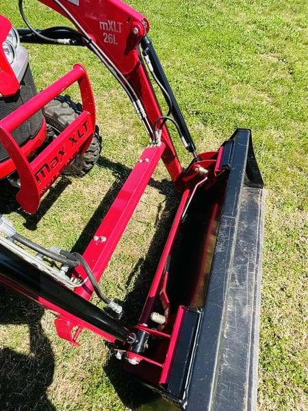 Image of Mahindra Max 26XLT equipment image 2