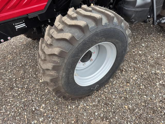 Image of Mahindra 2660 equipment image 4