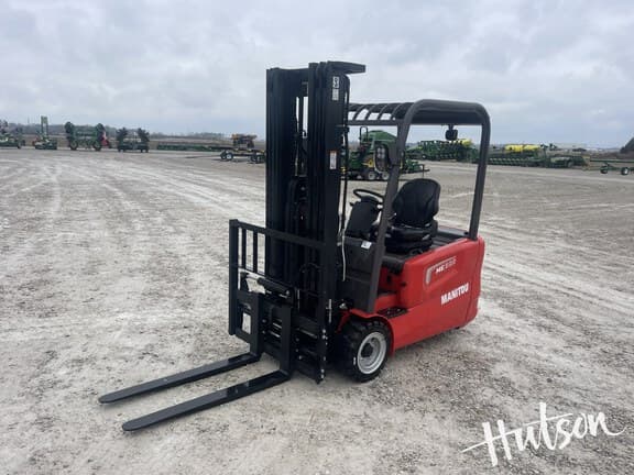 Image of Manitou ME320 equipment image 2