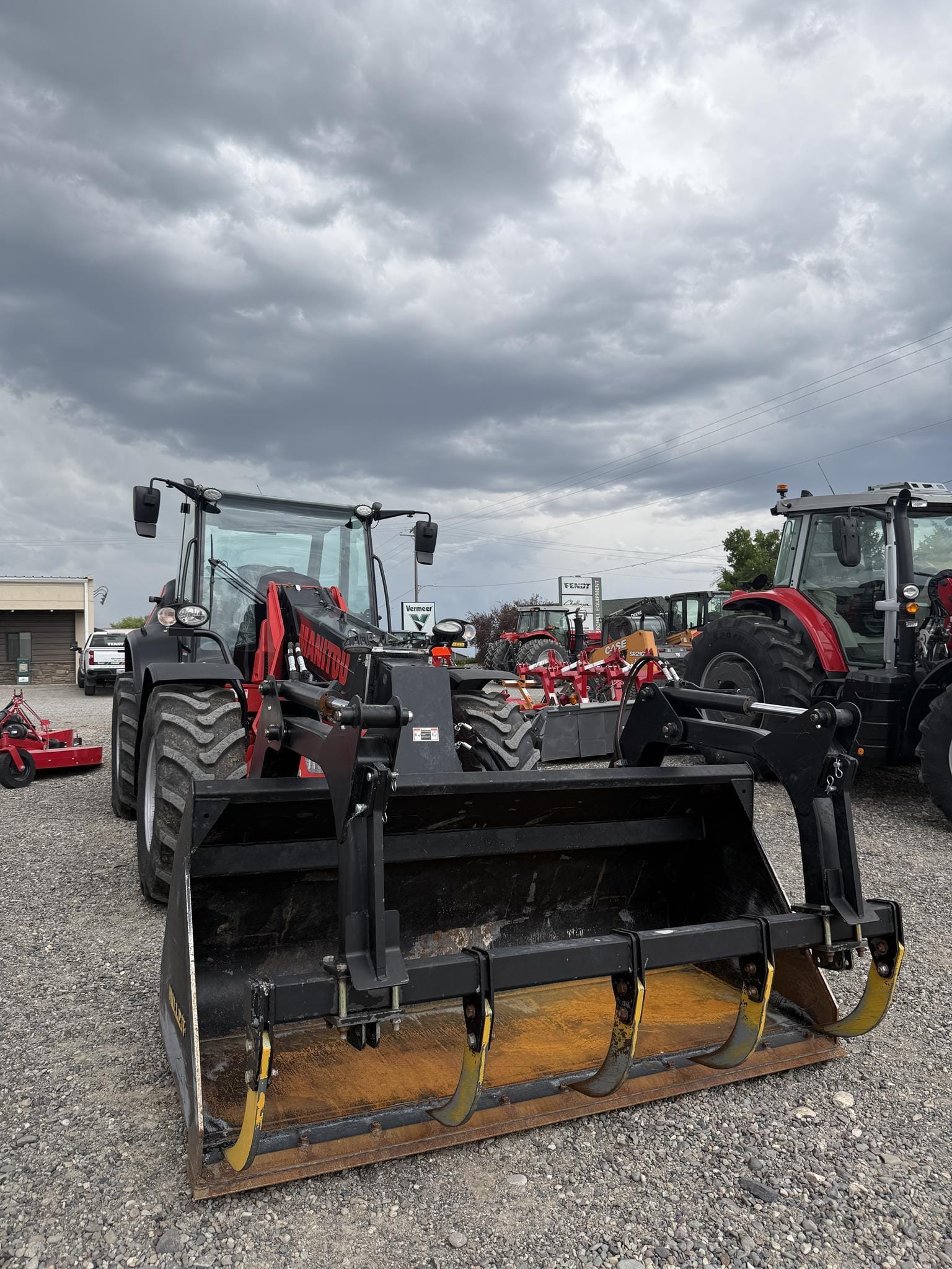 2023 Manitou MLA-T 533-145 V+ Equipment Image0