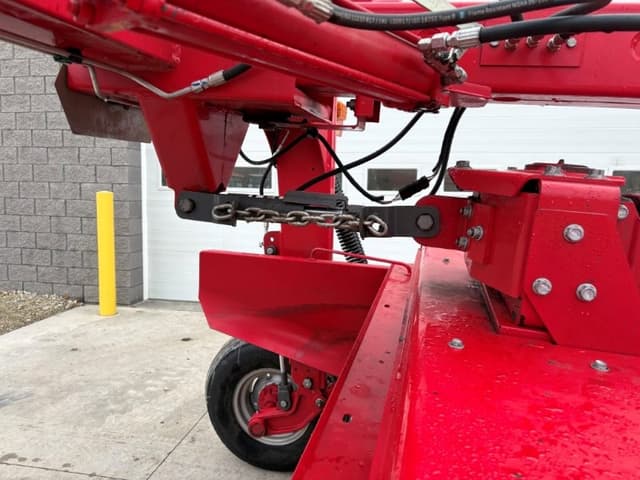 Image of Massey Ferguson 1376 equipment image 4