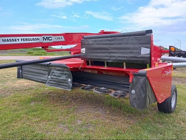 Image of Massey Ferguson 1393 equipment image 3