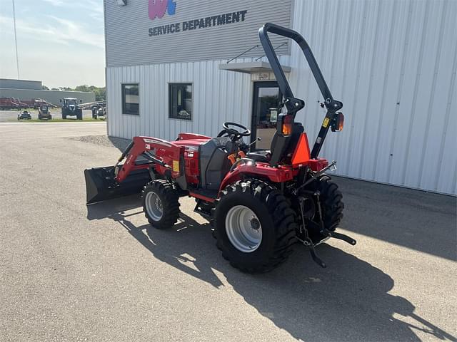 Image of Massey Ferguson 1526 equipment image 2