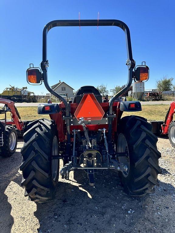 Image of Massey Ferguson 1835M equipment image 3