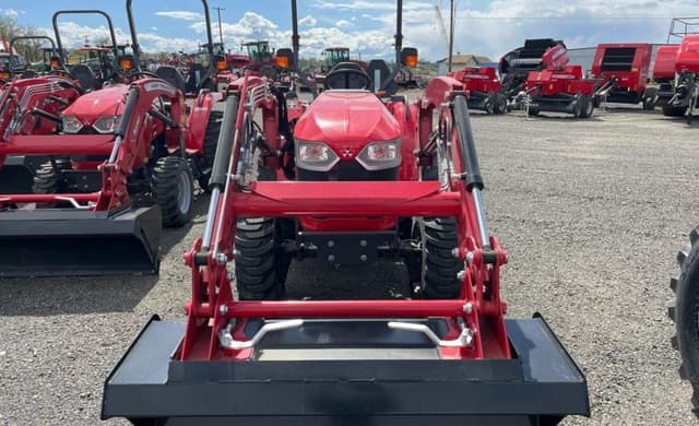 Image of Massey Ferguson 1825E equipment image 1