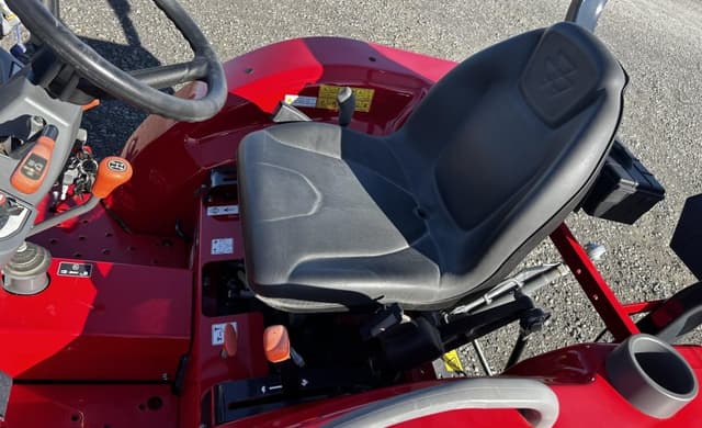 Image of Massey Ferguson 1825E equipment image 3