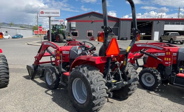 Image of Massey Ferguson 1825E equipment image 3