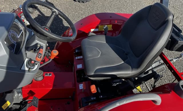 Image of Massey Ferguson 1825E equipment image 4