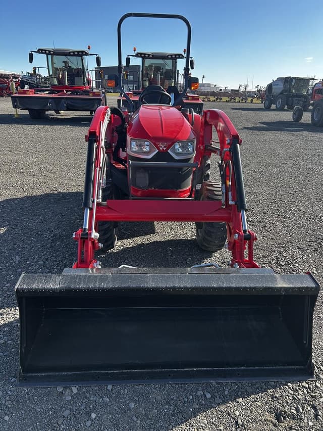 Image of Massey Ferguson 1825E equipment image 1