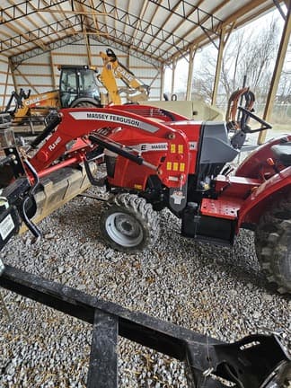 Image of Massey Ferguson 1825E equipment image 4