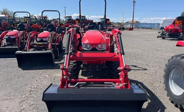 Image of Massey Ferguson 1825E equipment image 1
