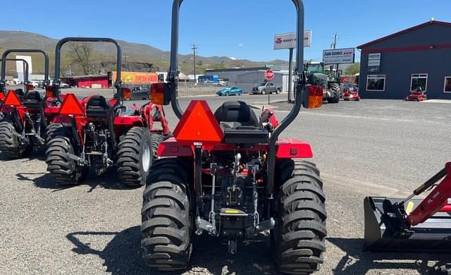 Image of Massey Ferguson 1825E equipment image 4