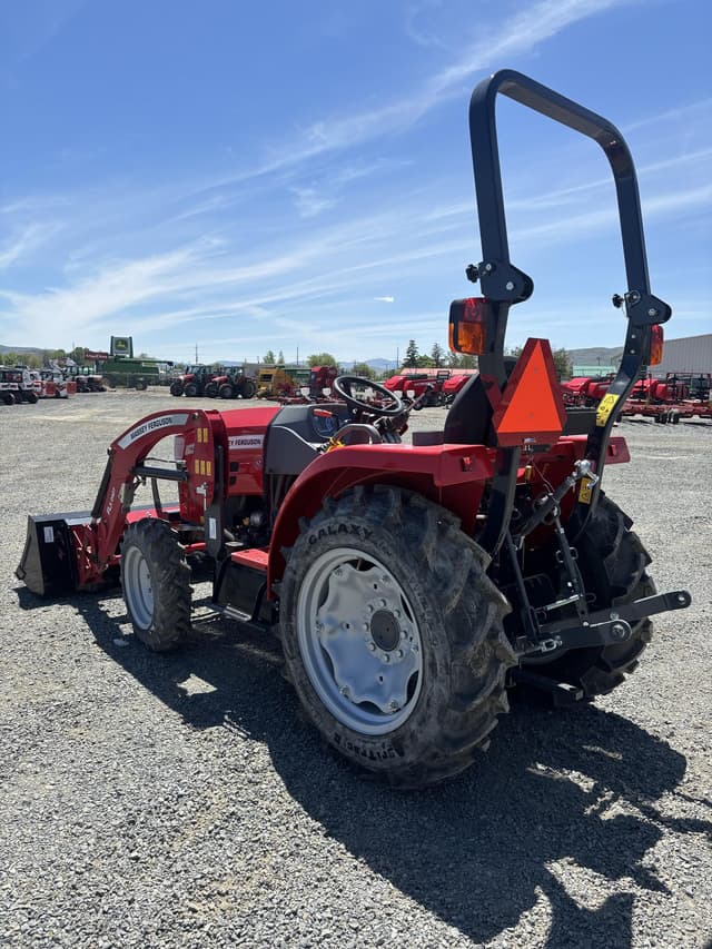 Image of Massey Ferguson 1825E equipment image 1
