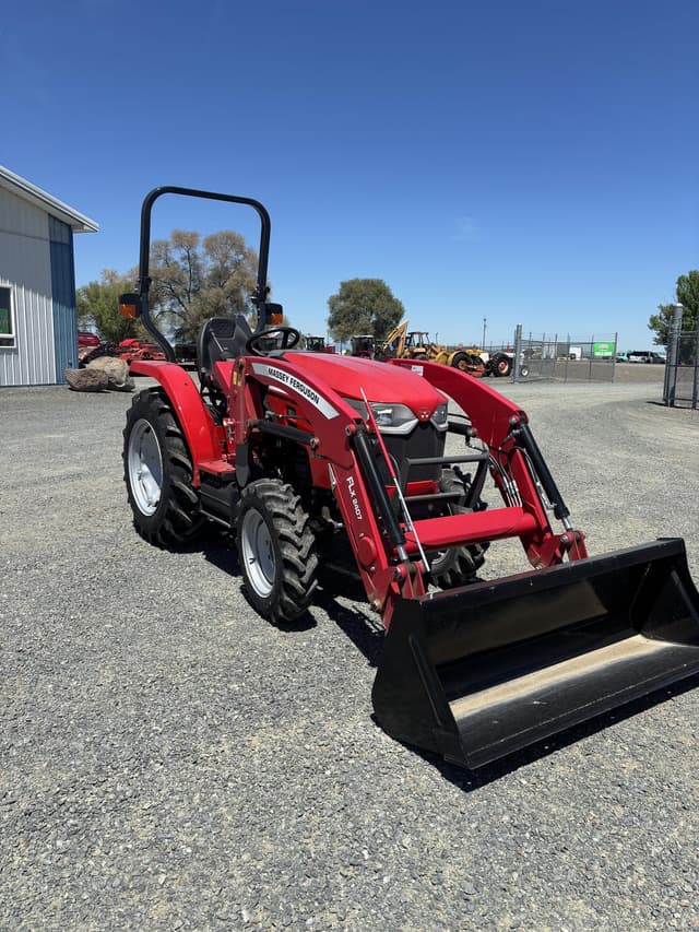 Image of Massey Ferguson 1825E equipment image 3