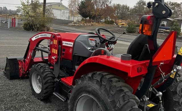 Image of Massey Ferguson 1835E equipment image 2
