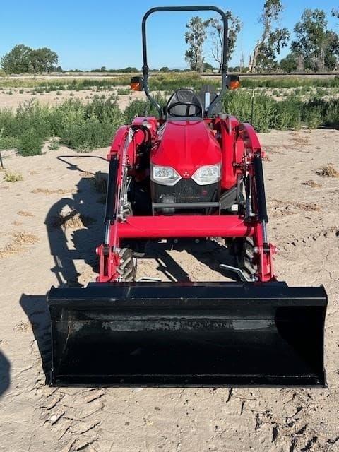 Image of Massey Ferguson 1835E equipment image 2