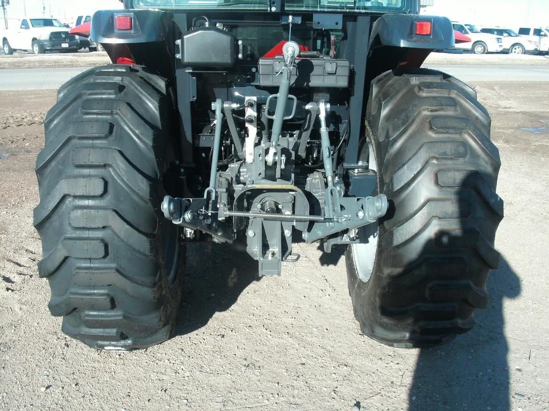 Image of Massey Ferguson 1835M Image 1