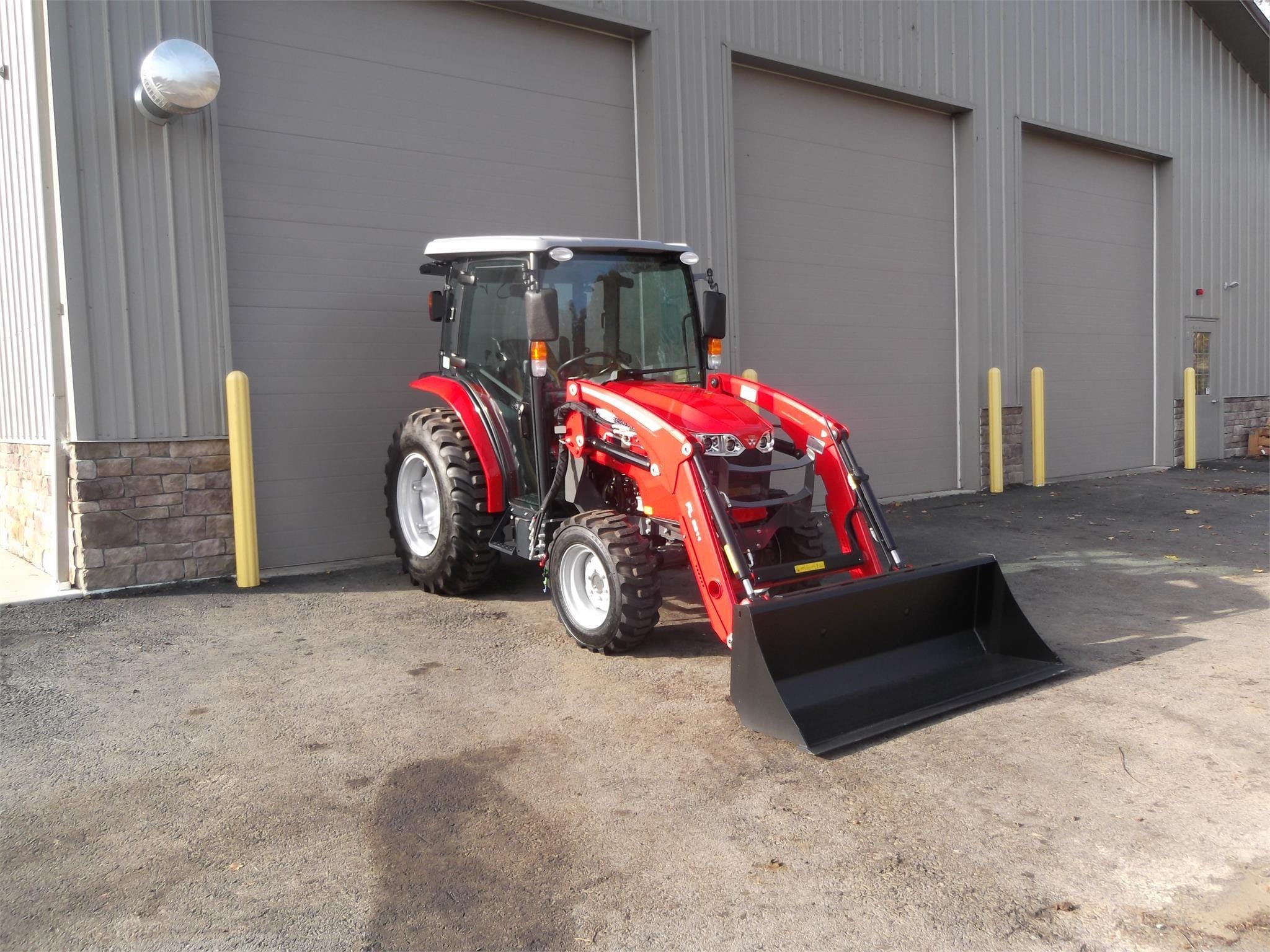 2023 Massey Ferguson 1835M Equipment Image0