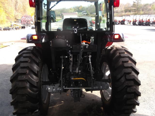 Image of Massey Ferguson 1835M equipment image 4