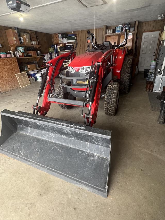 Image of Massey Ferguson 1835M equipment image 1