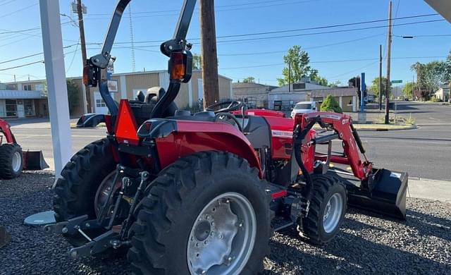 Image of Massey Ferguson 1835M equipment image 4