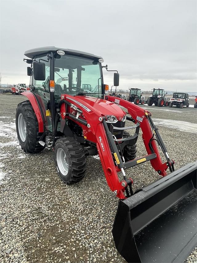 Image of Massey Ferguson 1835M equipment image 4