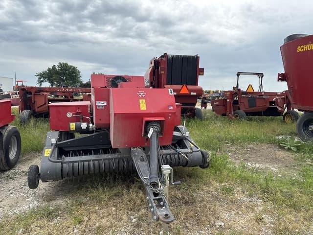 Image of Massey Ferguson 1840 equipment image 2