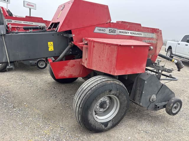 Image of Massey Ferguson 1840 equipment image 4