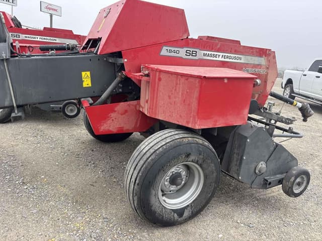 Image of Massey Ferguson 1840 equipment image 4