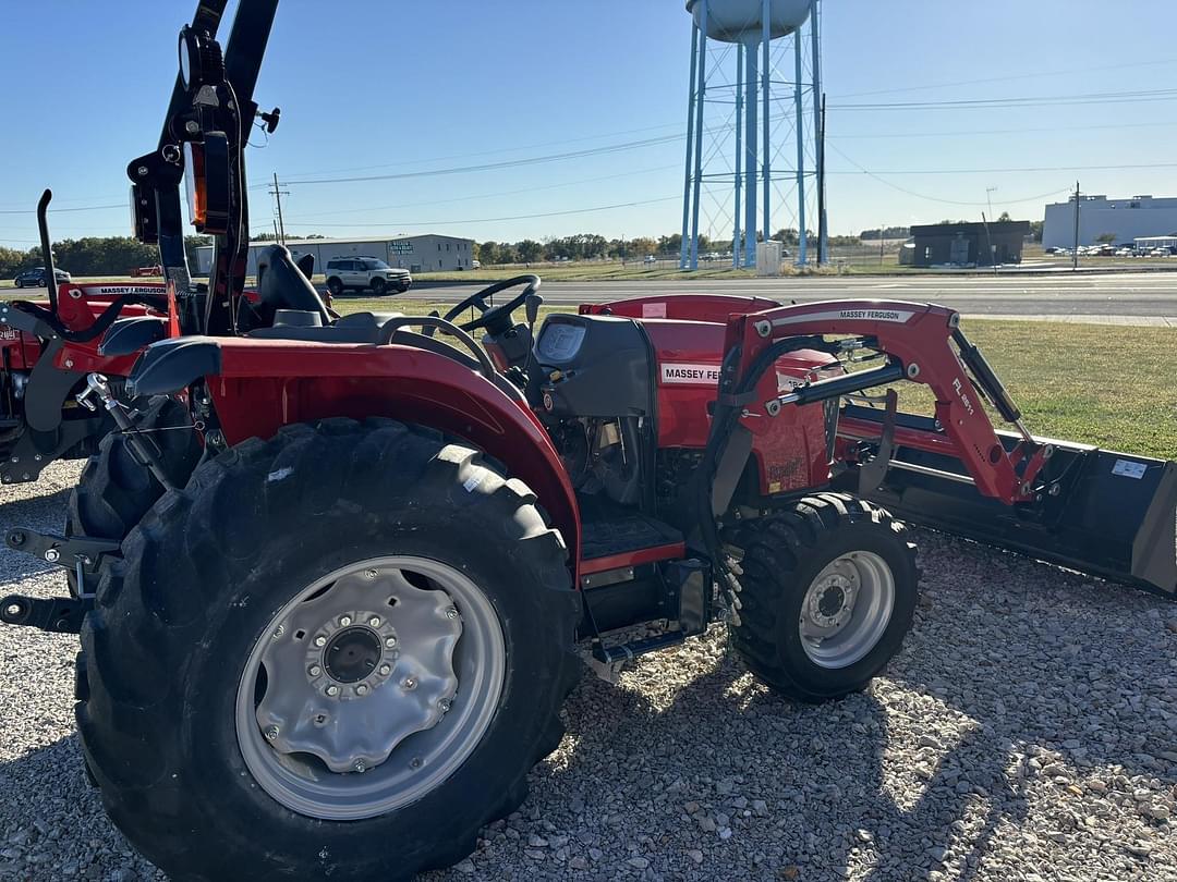 Image of Massey Ferguson 1840M Image 0