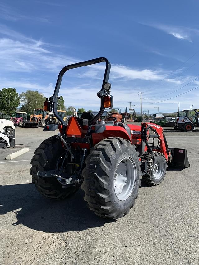 Image of Massey Ferguson 1840M equipment image 1