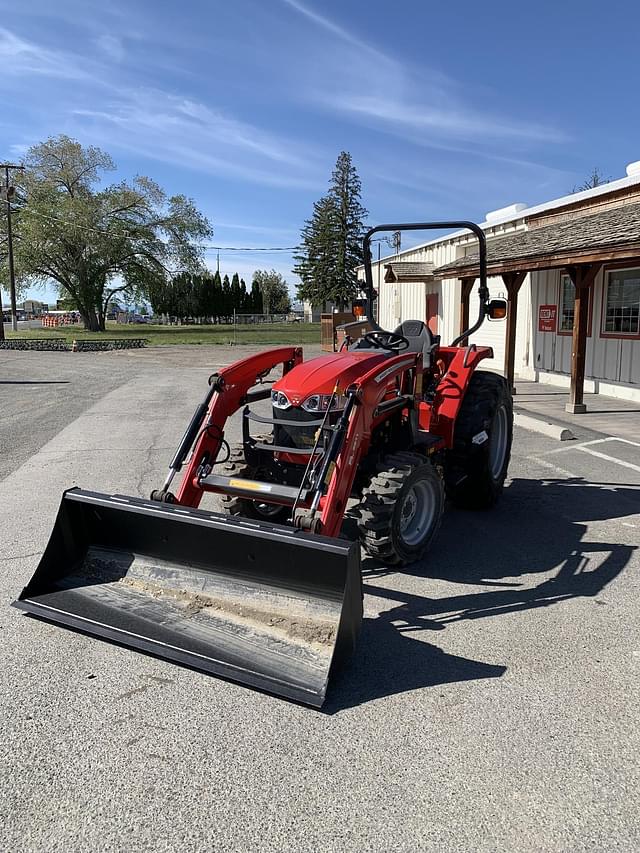 Image of Massey Ferguson 1840M equipment image 3