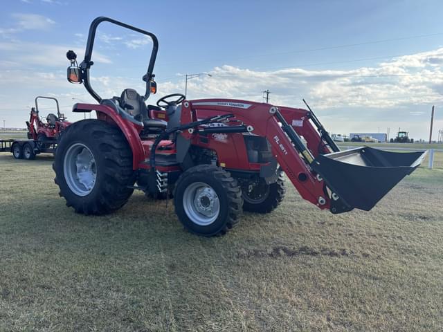 Image of Massey Ferguson 1840M equipment image 4