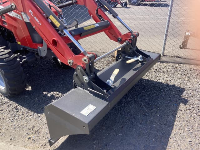 Image of Massey Ferguson 1840M equipment image 2